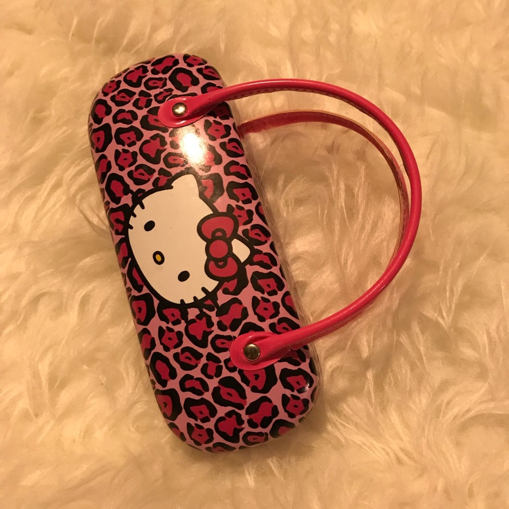 Adorable HELLO KITTY eye glass case